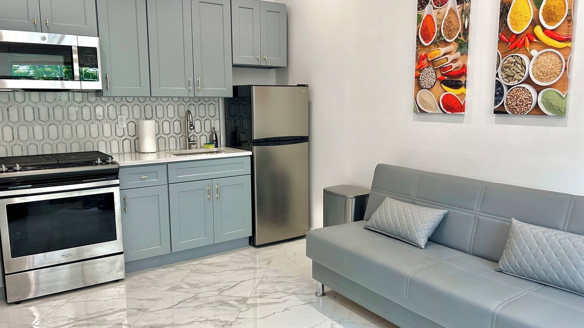 Queens Apartment | Cozy 1-Bedroom Apartment 15 Minutes To Manhattan!