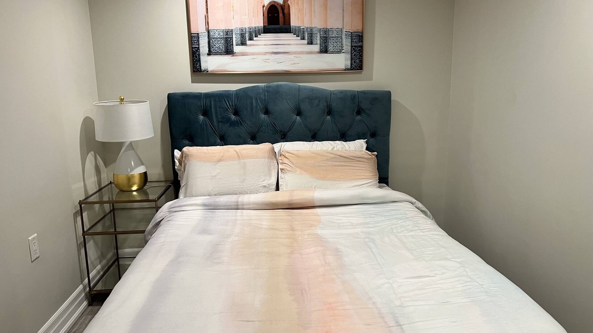 Palmerston - Little Italy House | Cozy 1 bedroom Apt in the Annex. Great Locationn