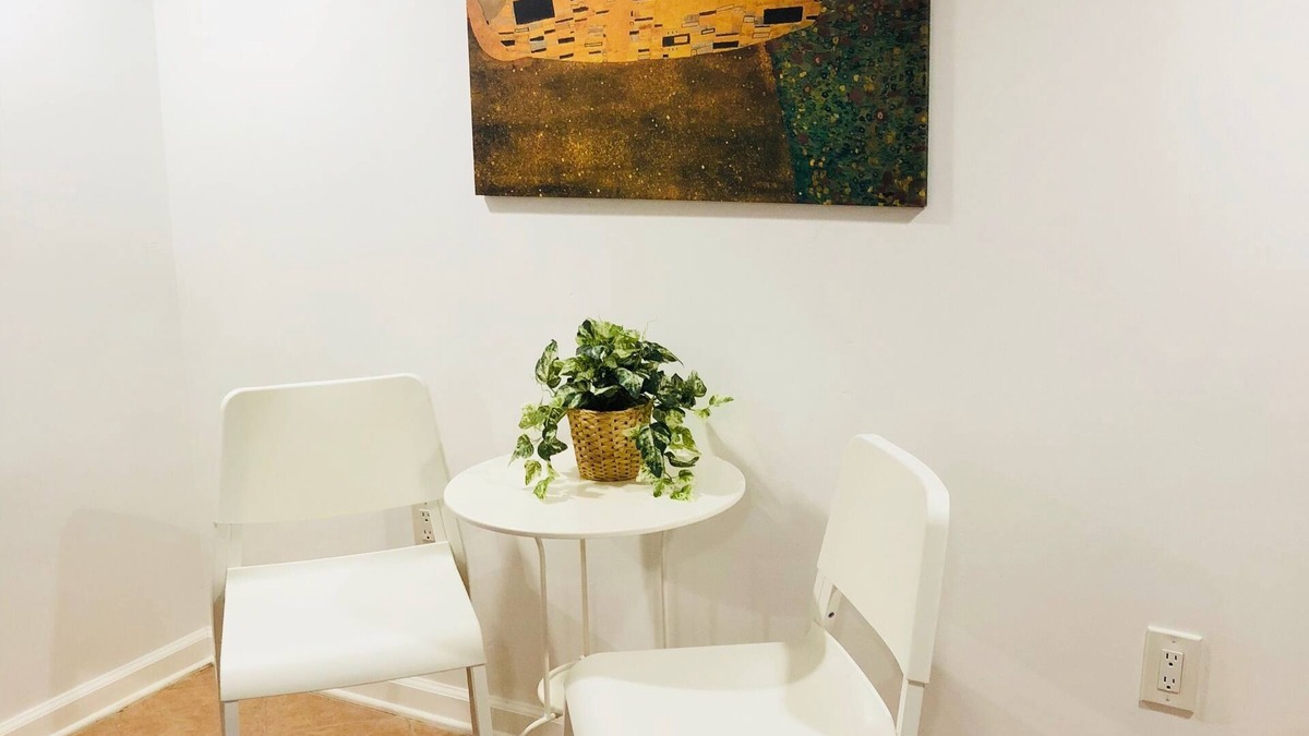 Kingman Park House | Cozy 1 Bedroom Apt of Historic Cap Hill House, Sleeps 5, FREE ON-SITE PARKING
