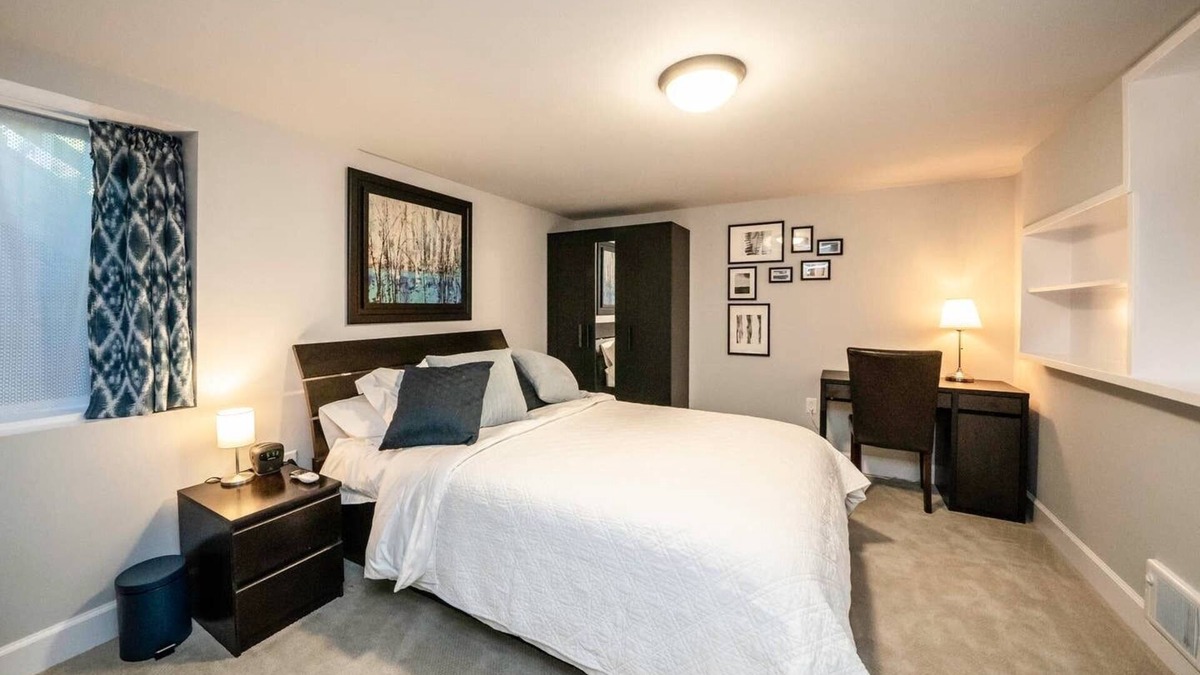 Alki Apartment | Cozy 1-bedroom apt overlooking Puget Sound, Olympic mtns, Alki Beach, Seattle