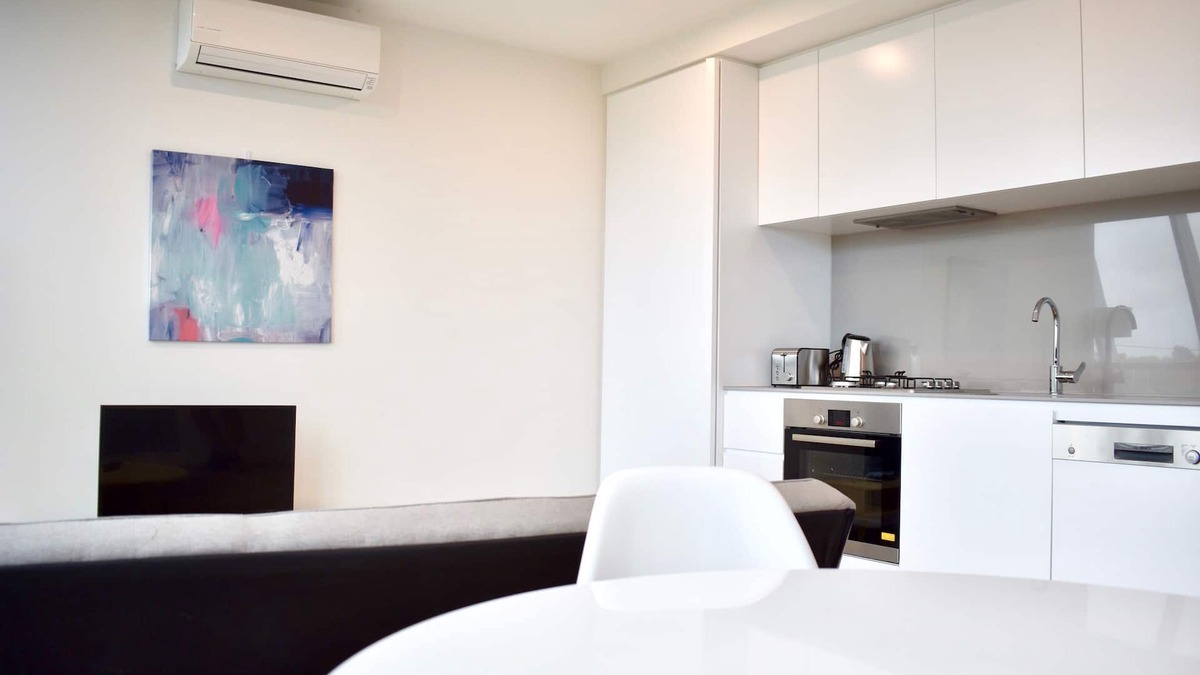 South Melbourne Apartment | Cozy 1-Bedroom Unit in South Melbourne