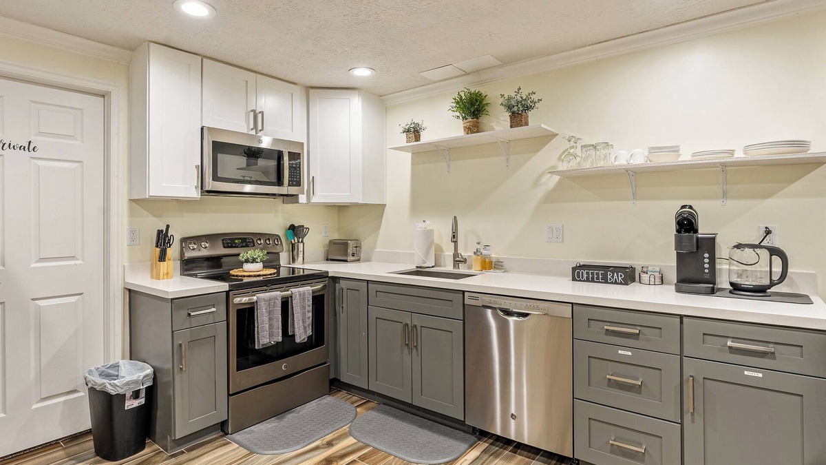 Layton Apartment | Cozy 1-Bedroom Basement Apartment, Free Parking, Kitchen, Washer/Dryer in Unit