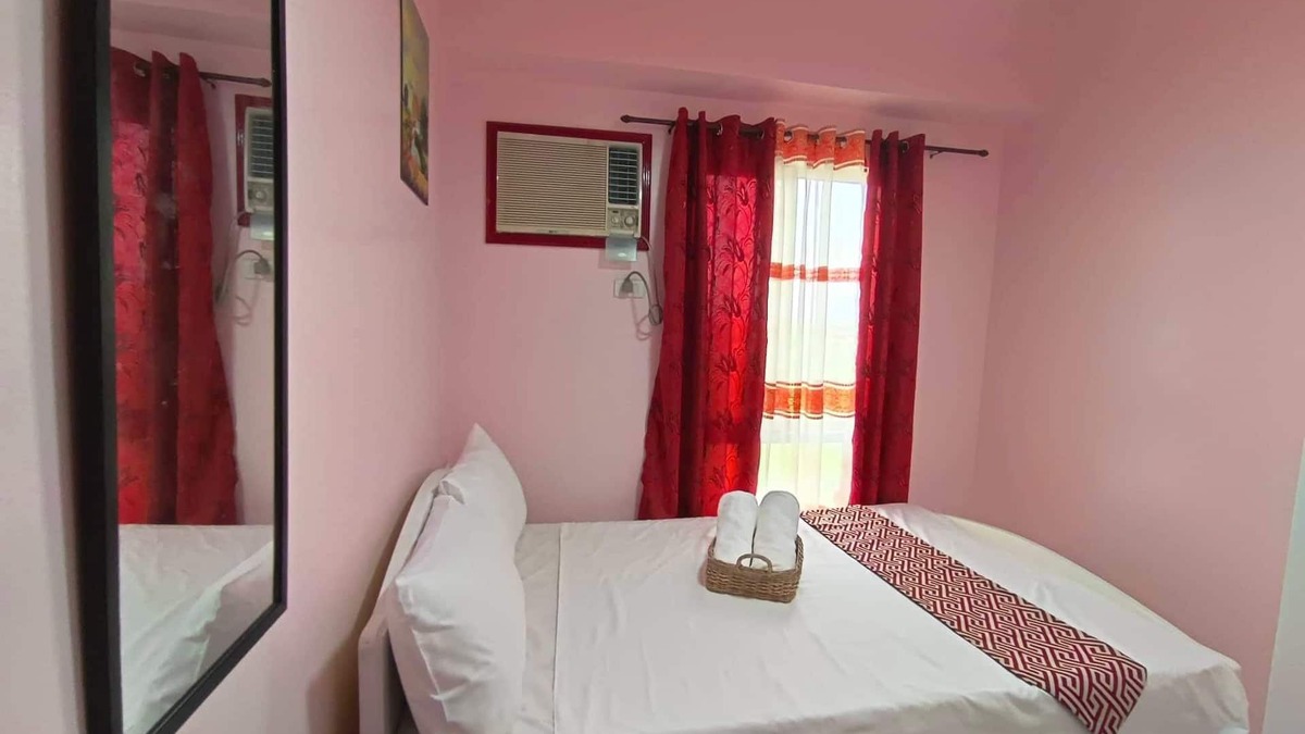 San Dionisio Condo | Cozy 1 Bedroom Condo near Manila NAIA Airport. With Pool. Avida Towers Sucat.