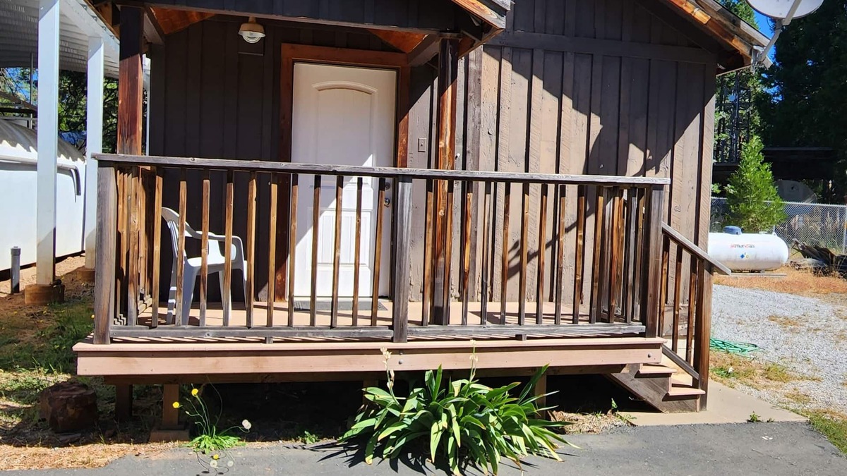 Trinity Center Cabin | Cozy 1 bedroom cabin in peaceful Trinity Center with AC