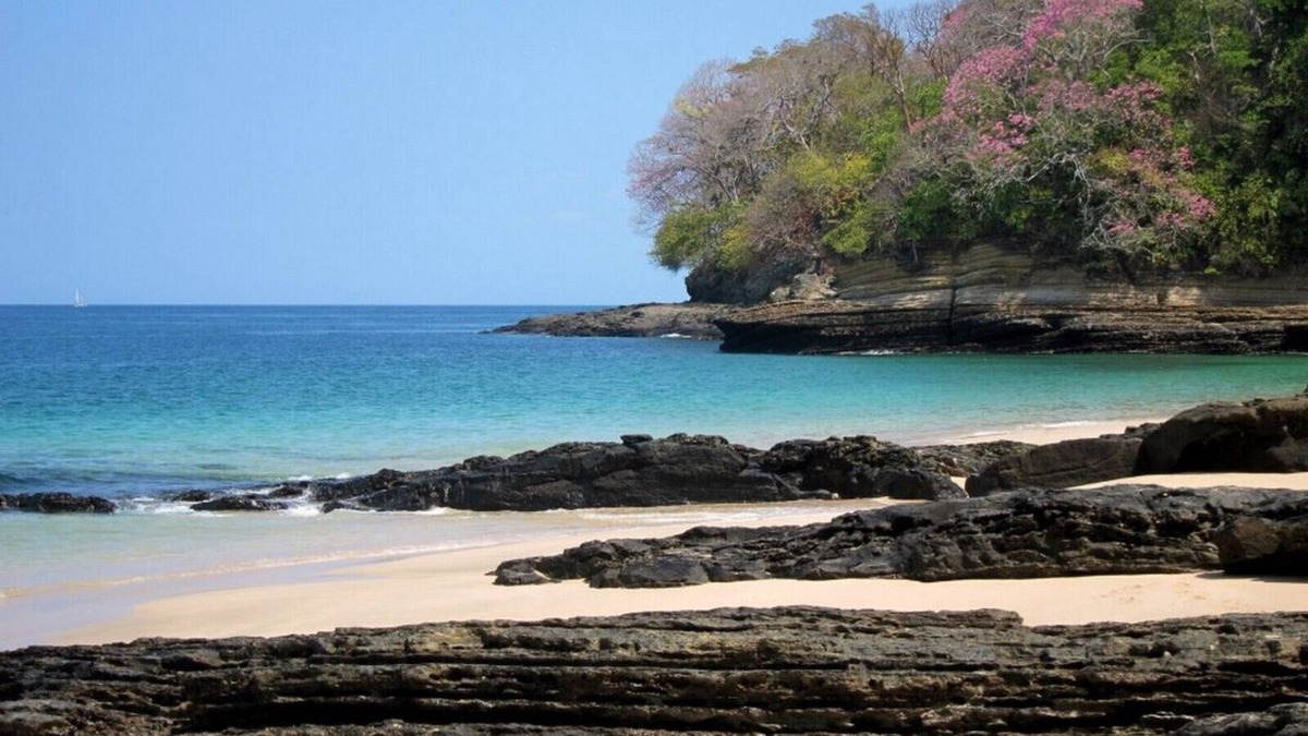 Isla Saboga Condo | Cozy 1-bedroom condo with Pool, fitness room, WiFi in awesome Saboga