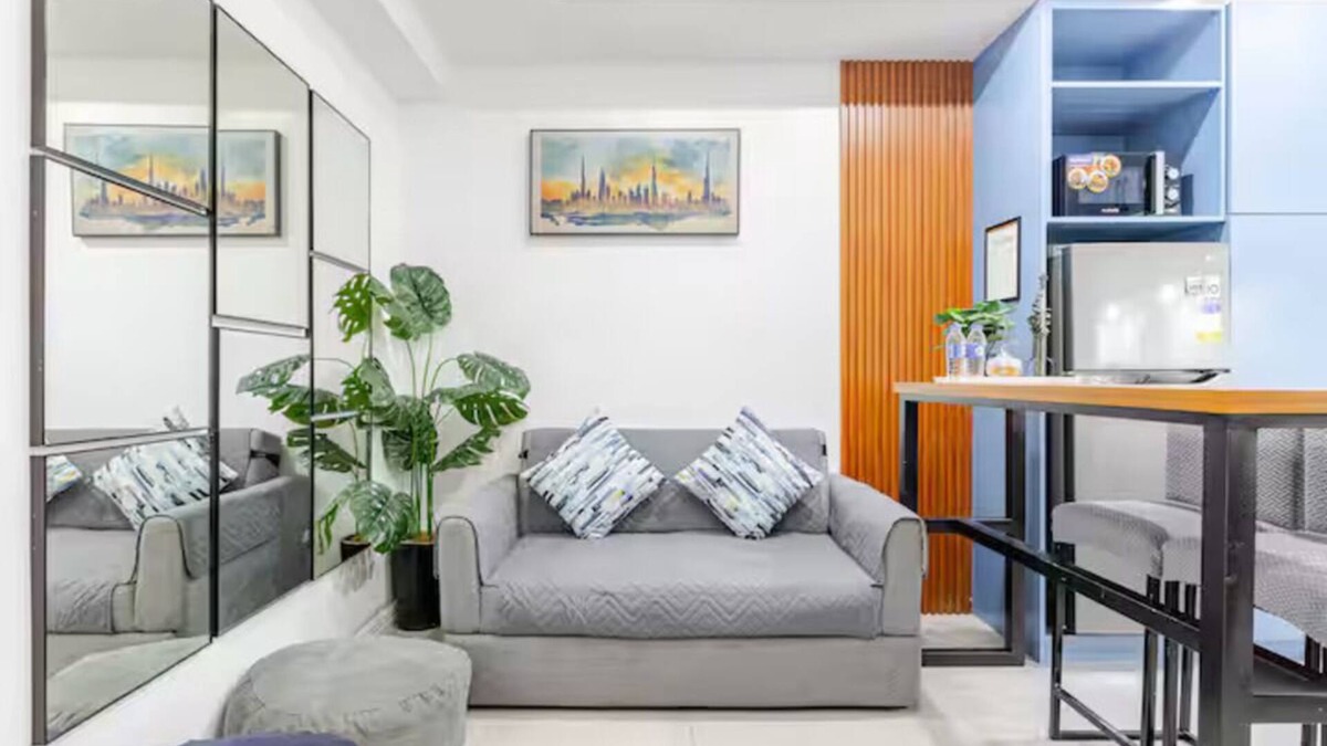 South Triangle Condo | Cozy 1-Bedroom Condo in Quezon City - Free Pool Access