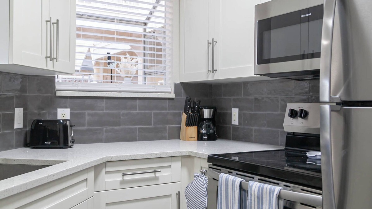 Ocean Side Village Condo | Cozy 1-bedroom condo in sunny Indialantic with AC, fitness room, WiFi