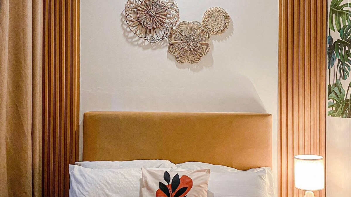 Makati Central Business District Condo | Cozy 1-bedroom condo in lovely Makati with Pool and City view, WiFi and Netflix