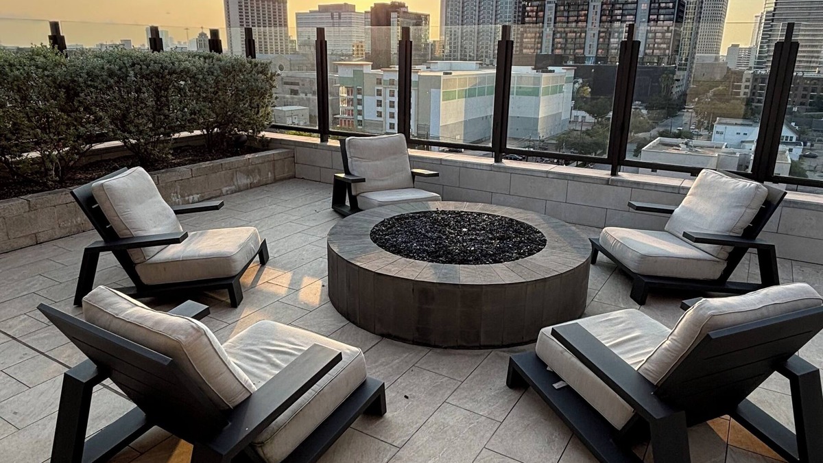 Central Business District Condo | Cozy 1-bedroom condo in brilliant Houston with WiFi, fitness room
