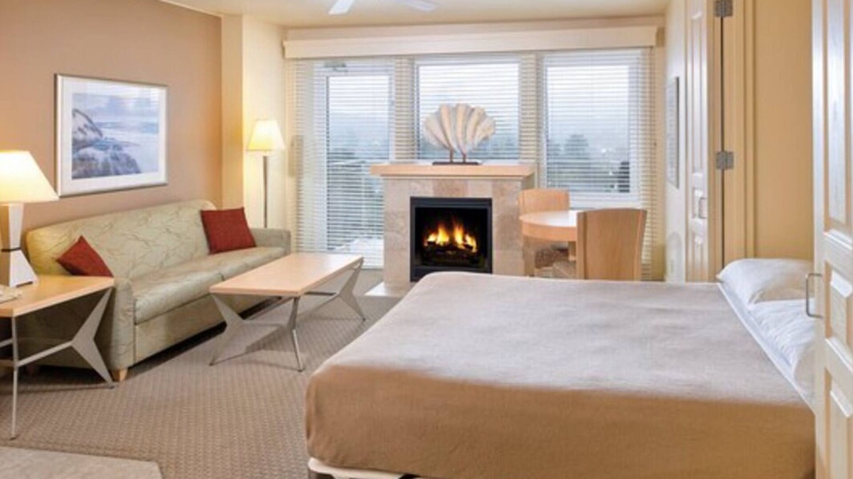Seaside Condo | Cozy 1-bedroom condo in wonderful Seaside with fitness room, AC