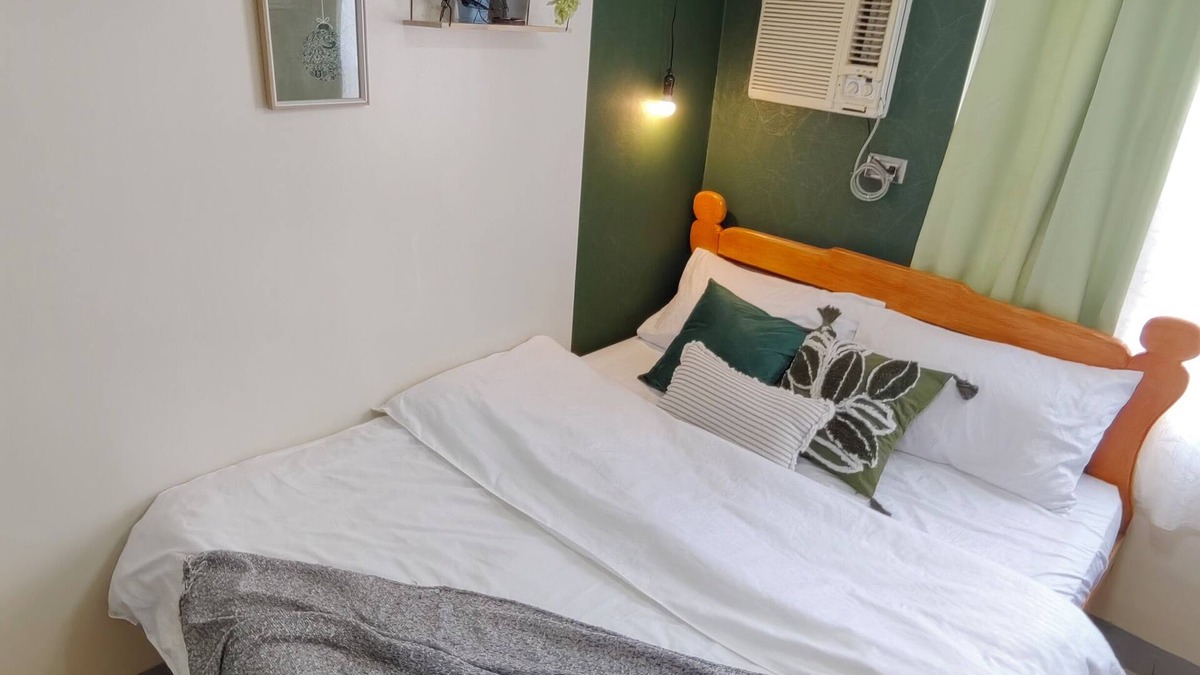 Pembo Condo | Cozy 1-bedroom condo Ridgewood Towers near BGC and Venice with WIFI- Grace Haven