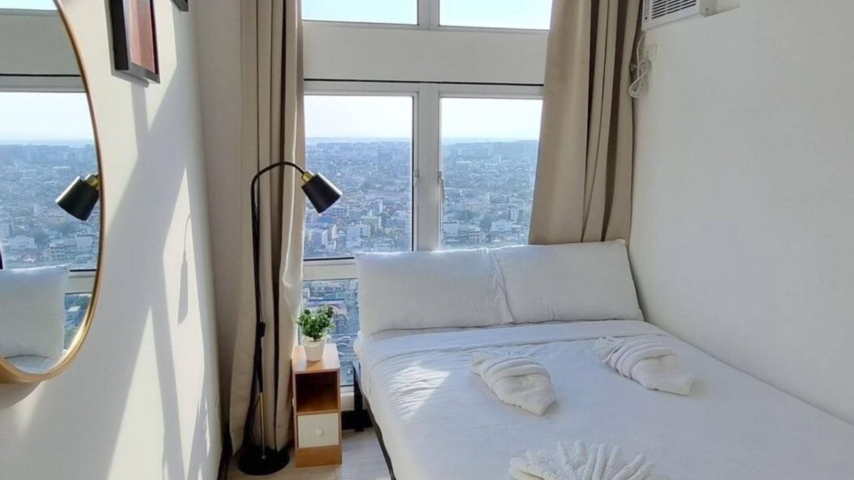 Bangkal Condo | Cozy 1-bedroom condo San Lorenzo Place Makati WiFi 4KM NAIA