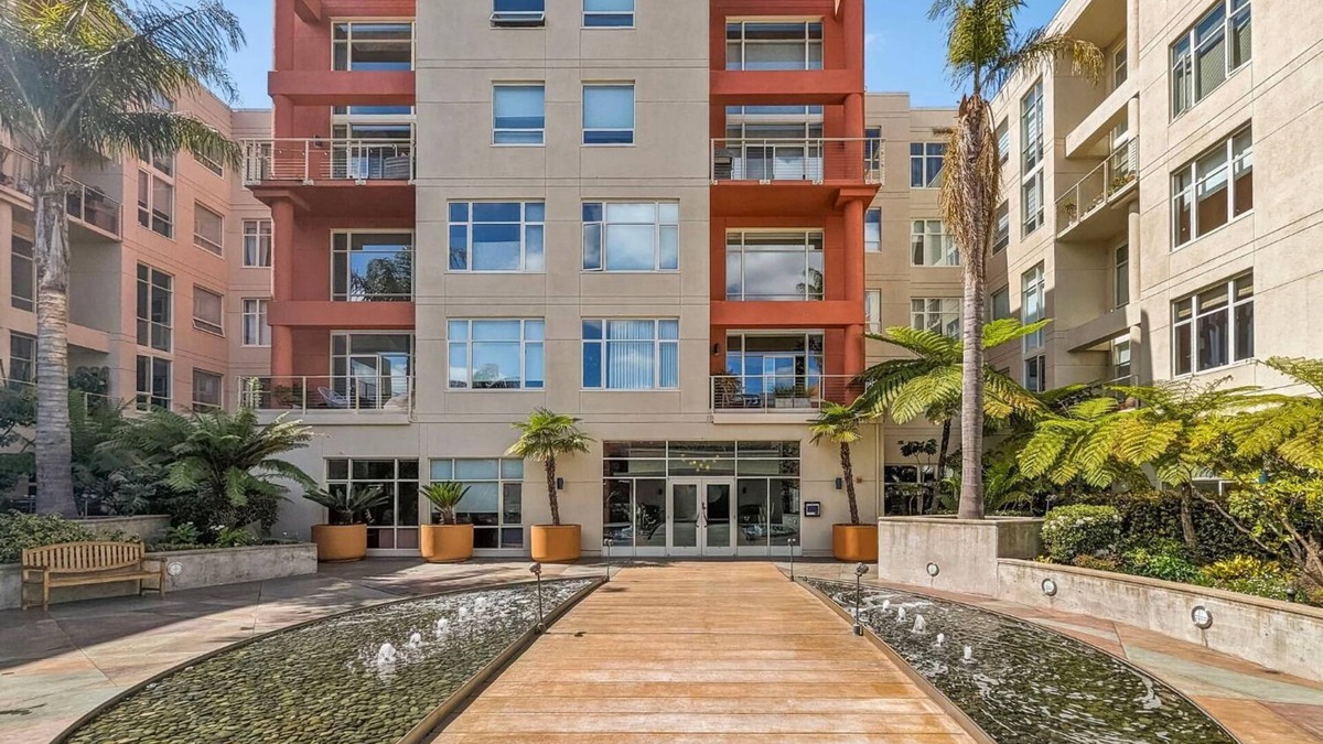Emeryville Condo | Cozy 1-bedroom condo in fantastic Emeryville with fitness room, WiFi