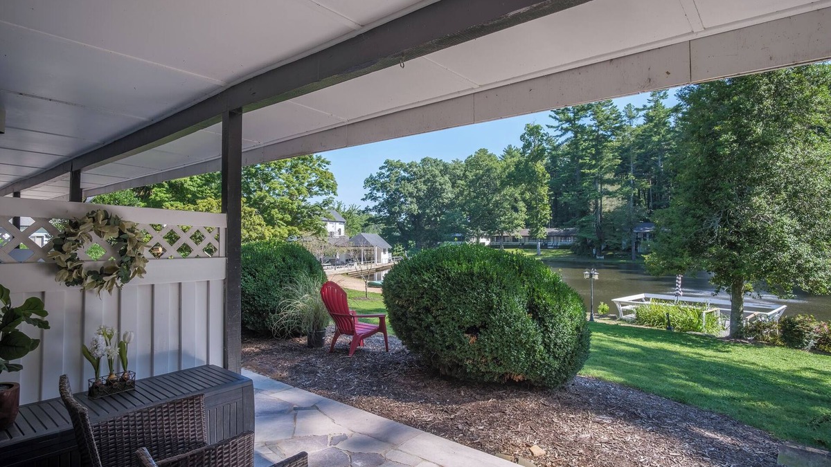Flat Rock Condo | Cozy 1-bedroom condo in charming Flat Rock.