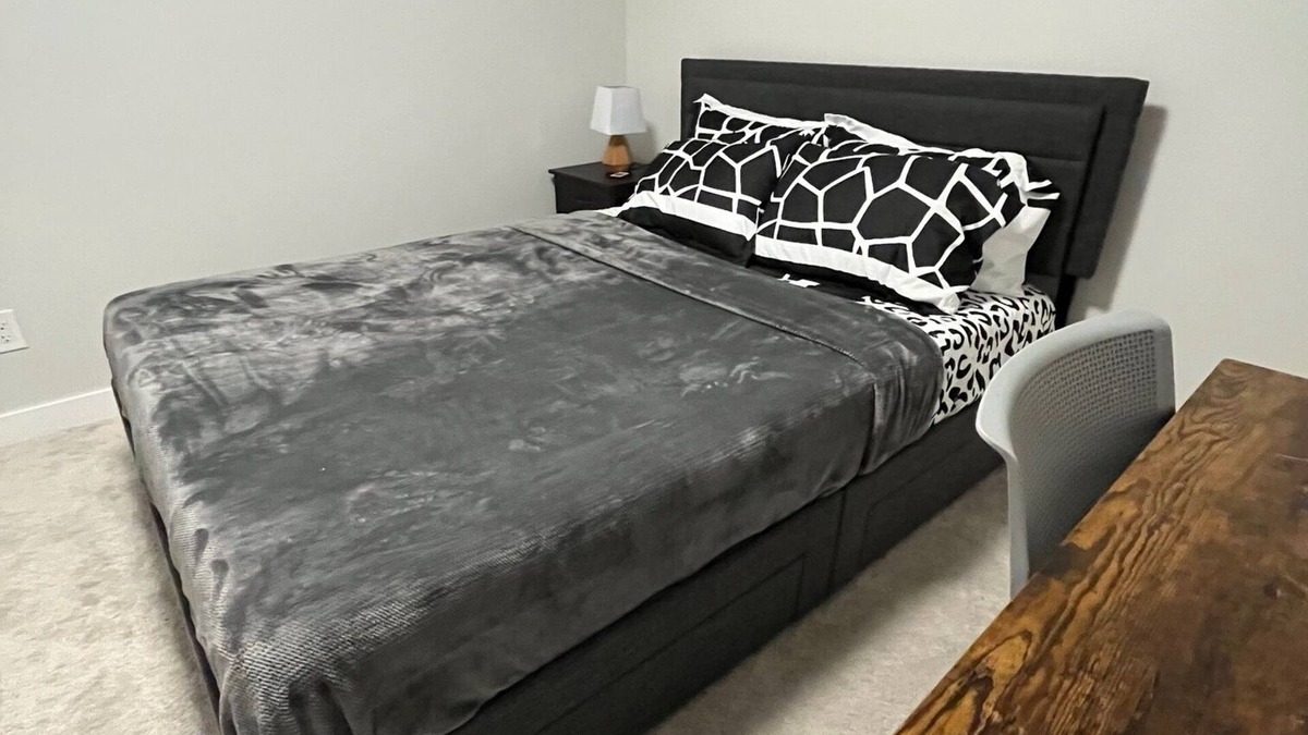 Regina Condo | Cozy 1-bedroom condo with WiFi, AC in amazing Regina