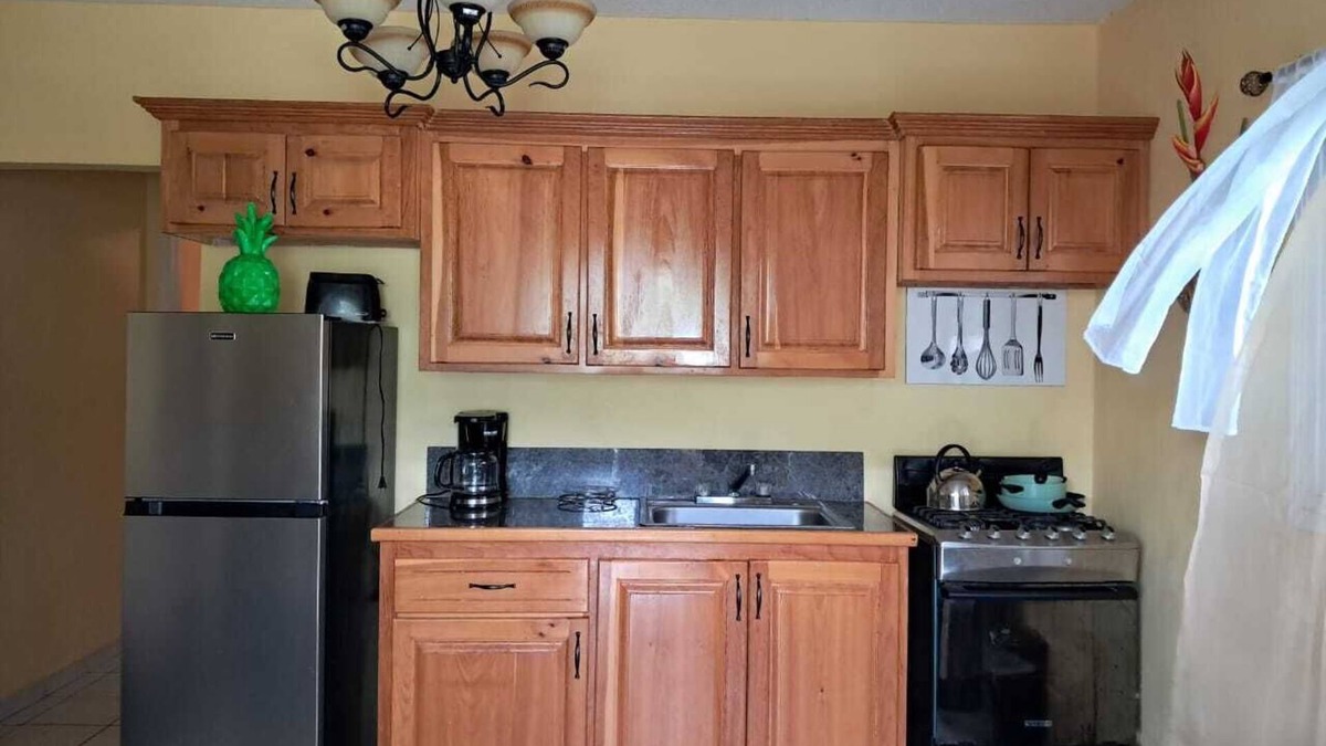 St. Peters Cottage | Cozy 1-Bedroom Cottage with Peaceful Garden Patio