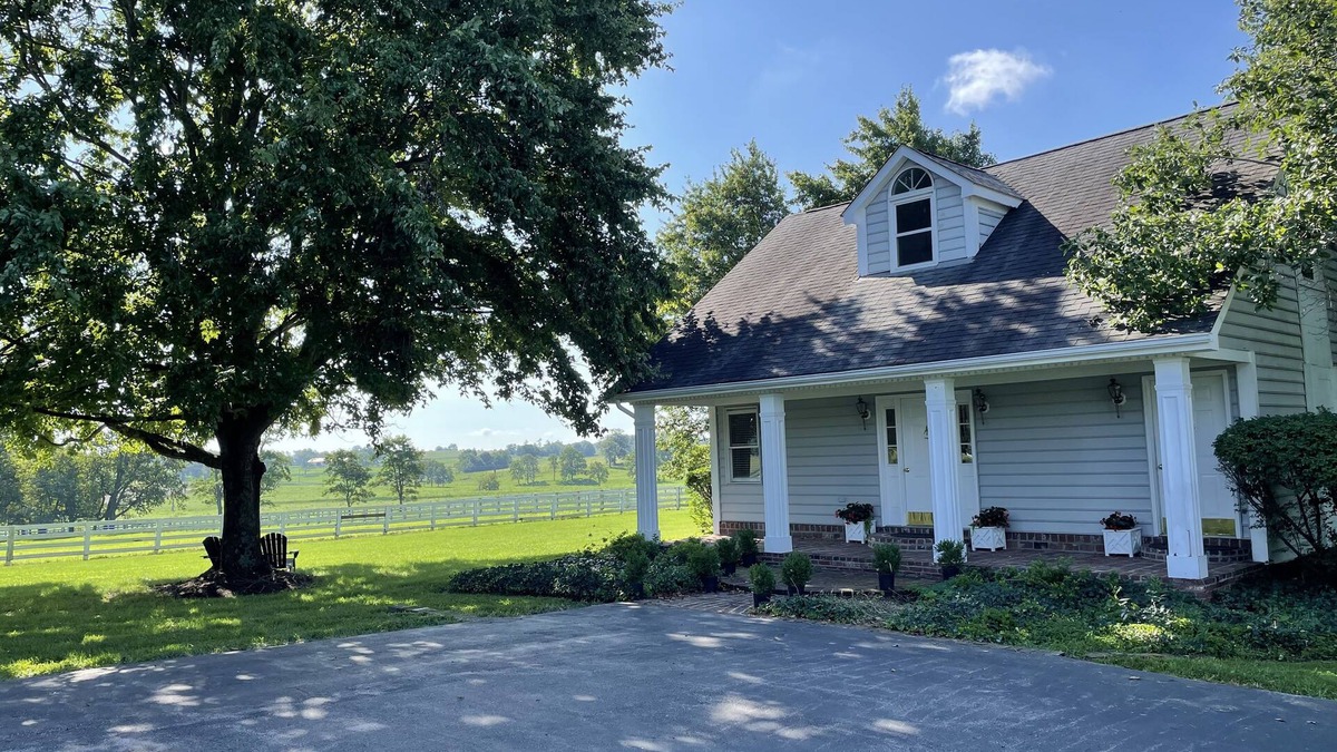 Georgetown Cottage | Cozy 1 bedroom cottage on picturesque horse farm