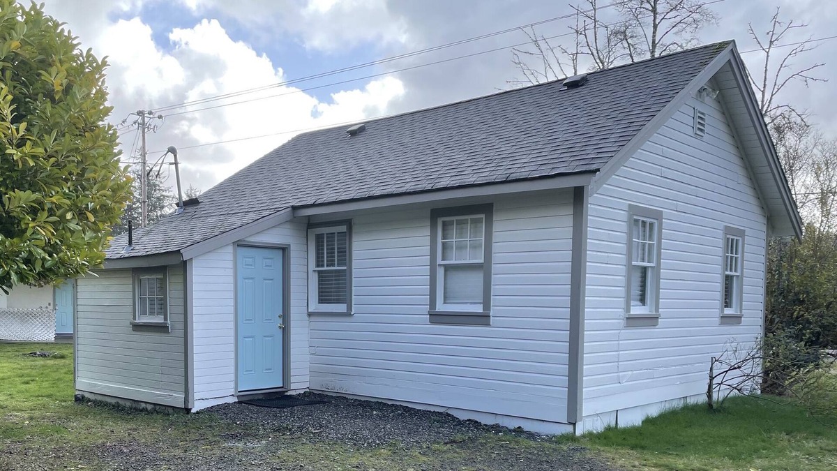 Seaview Cottage | Cozy 1 Bedroom Cottage, Close to Long Beach and Cape Disappointment, *Off Highway 101*