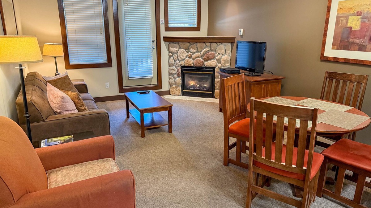 East Kootenay Condo | Cozy 1 Bedroom | Fitness Centre & Steam Room