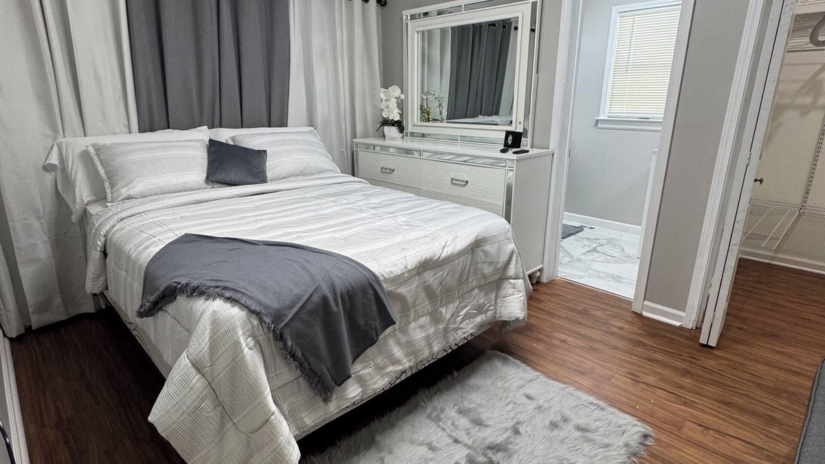 Shively House | Cozy 1-bedroom guest house in charming Louisville with WiFi, AC’
