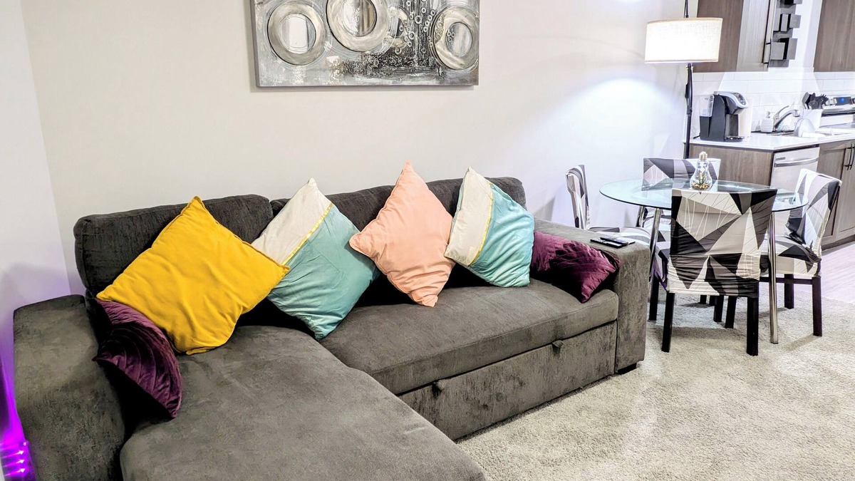 Northwest Calgary House | Cozy 1 Bedroom Haven in NW Calgary