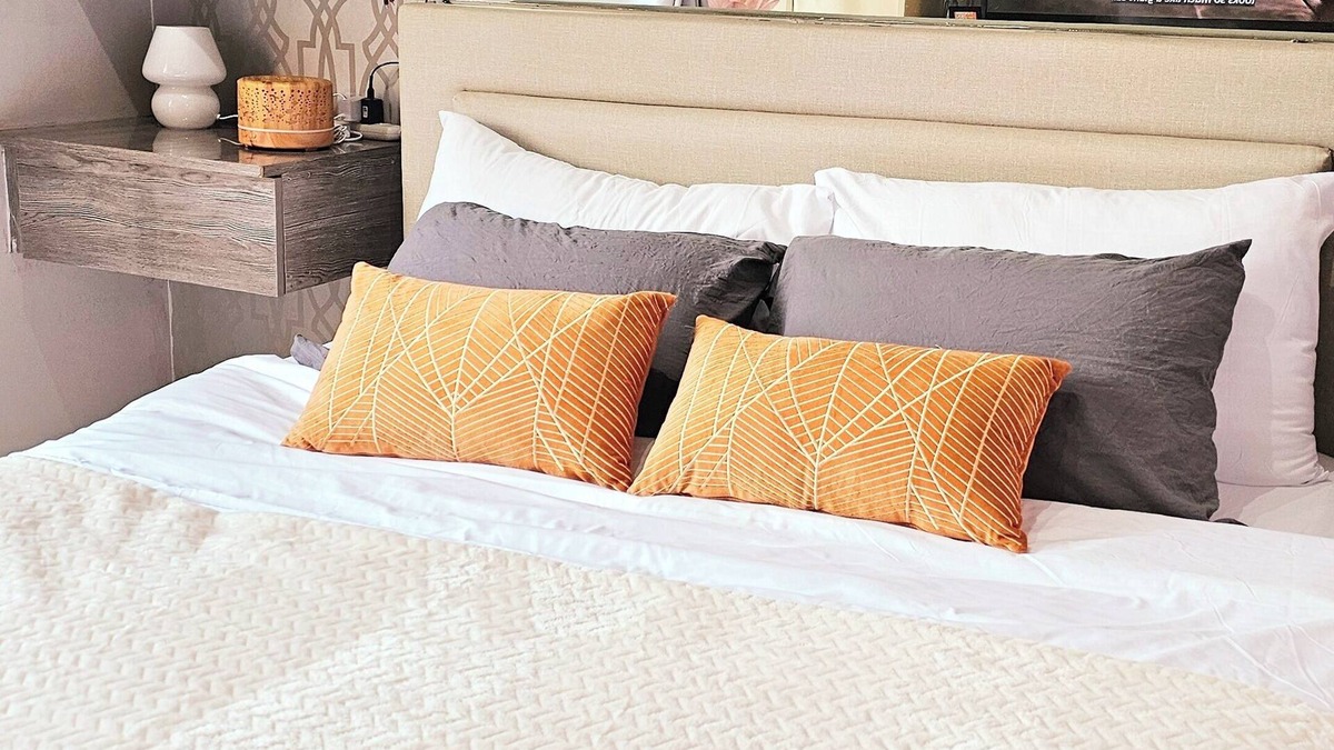 Pinagsama Condo | Cozy 1-bedroom hideout with highspeed WiFi in McKinley