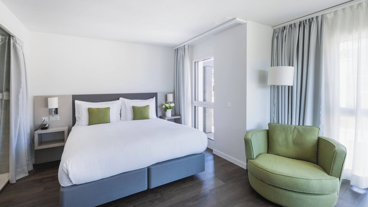 Nyon Hotel | Cozy 1-bedroom hotel with fitness room, WiFi in charming Nyon