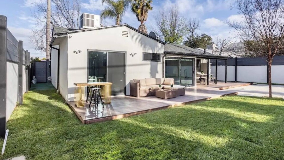 Tarzana House | Cozy 1-bedroom house with AC, WiFi in lovely Los Angeles