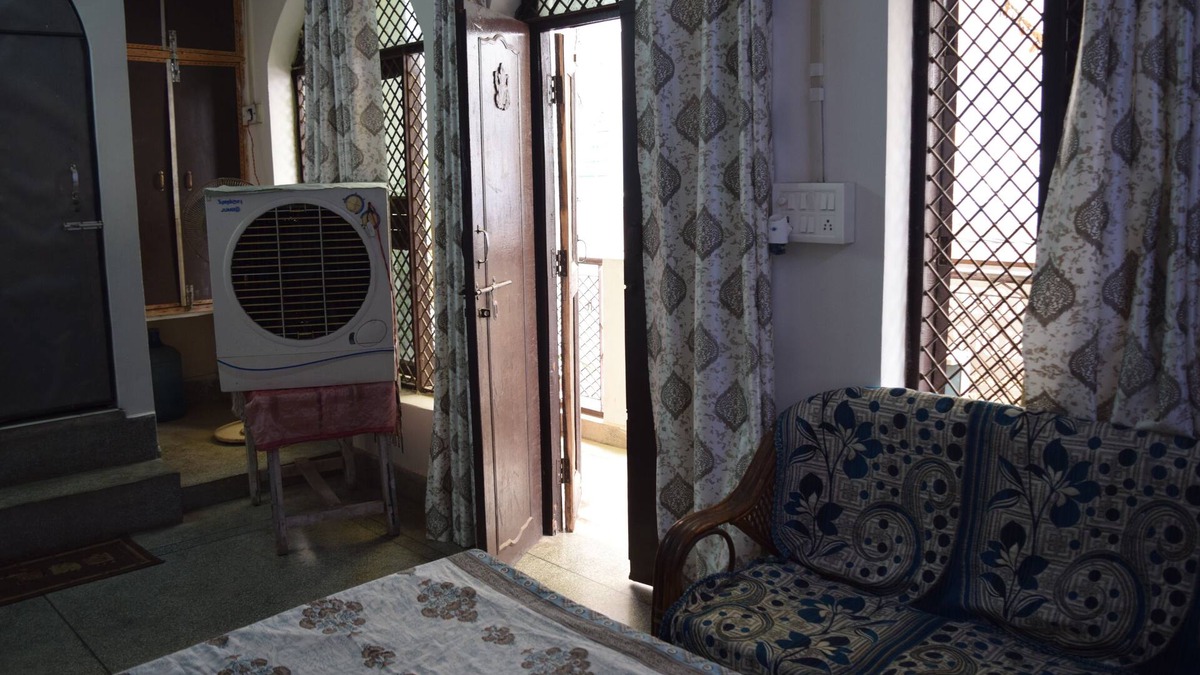 Mathura House | Cozy 1-bedroom house in pleasant Mathura with WiFi