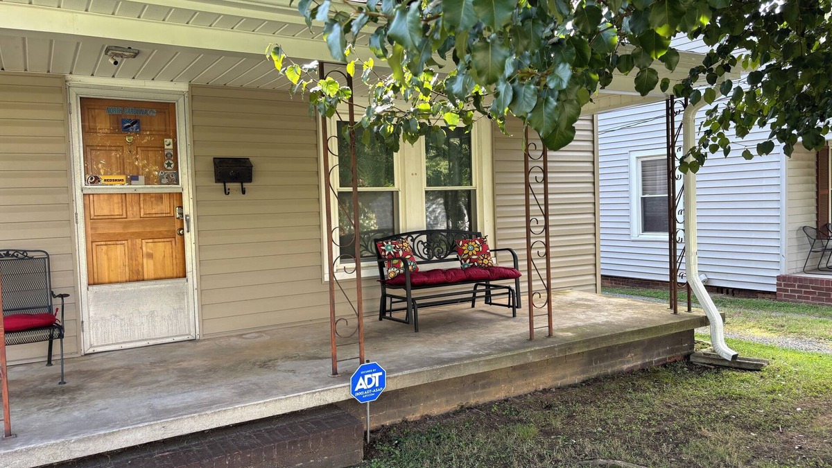 Salisbury House | Cozy 1-bedroom house in welcoming Salisbury with AC
