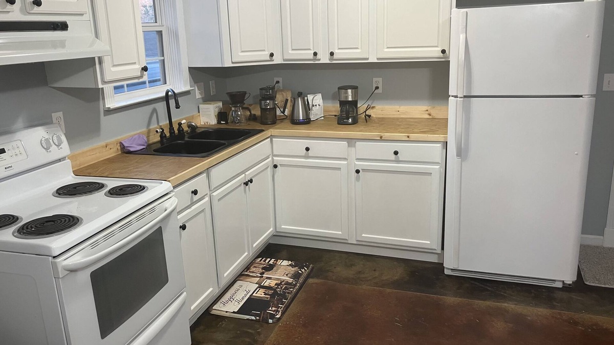 Pheba House | Cozy 1-bedroom house in charming West Point with AC, WiFi