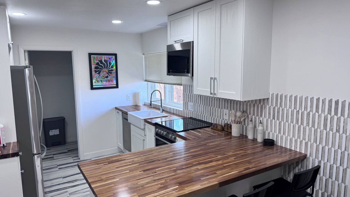 West Gate House | Cozy 1-bedroom house with WiFi, AC in charming Lakewood. Close to Red Rocks!