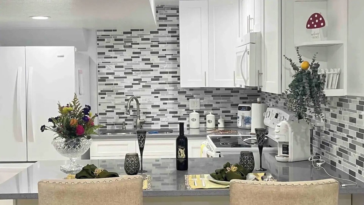 Aurora House | Cozy 1-bedroom mas in enjoyable Aurora with AC, WiFi