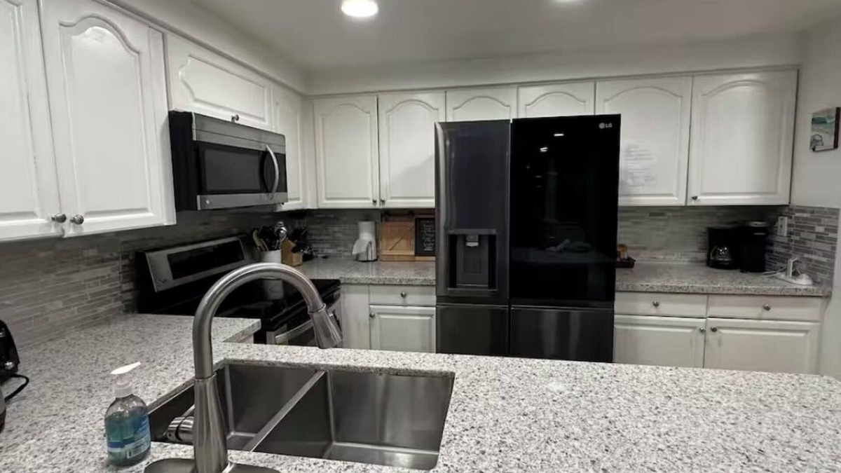 University City Condo | Cozy 1-bedroom pet friendly resort style living in San Diego UTC/lajollla