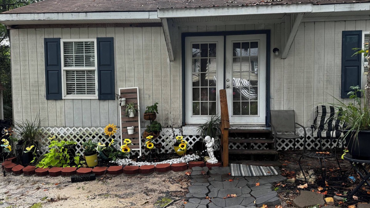 Red Bank Apartment | Cozy 1-bedroom suite centrally located-in Lexington 5 min to airport
