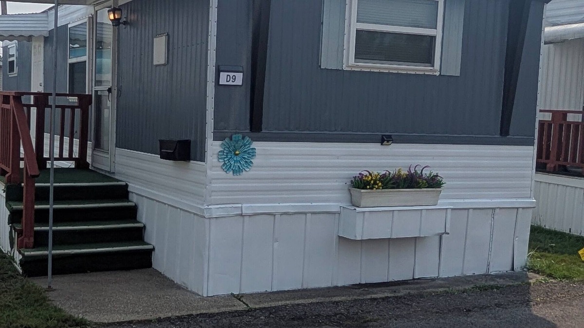Farmington Hills House | Cozy 1-bedroom mobile home in lovely Farmington Hills. Fun Tiny Home