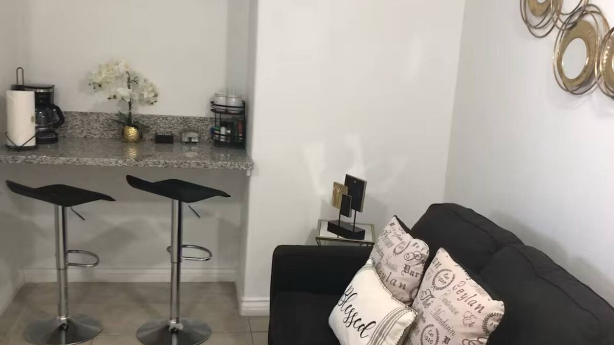 Whitney Apartment | Cozy 1-bedroom w/WiFi, TV, Netflix, small kitchen, AC in exciting Las Vegas