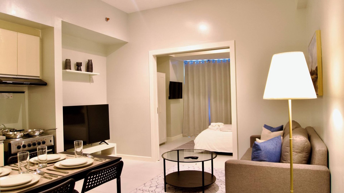 Legazpi Village Condo | Cozy 1-Bedroom with Balcony Condo near Greenbelt Mall Makati City