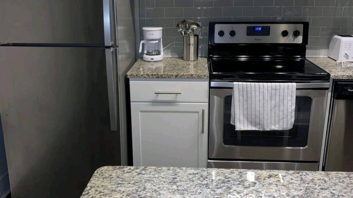 North Druid Hills Apartment | Cozy 1 bedroom with courtyard pool view