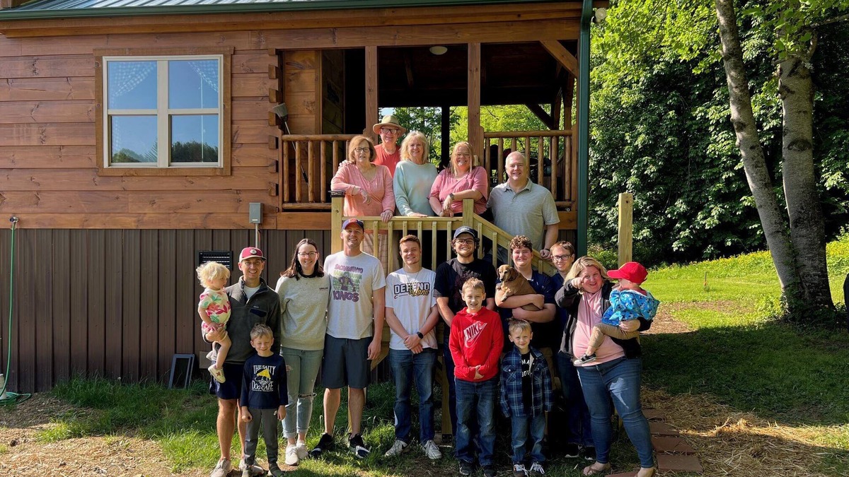 Altamont Cabin | Cozy 1 BR cabin 100 feet from the Linville River near Newland, NC. EV charger