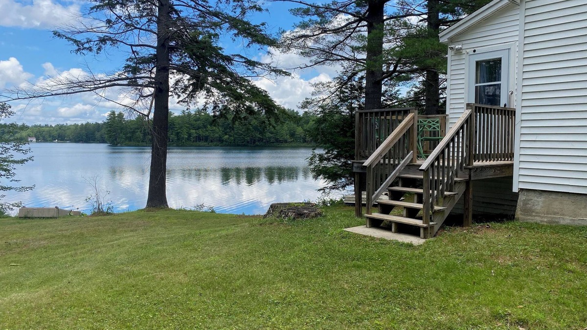 Augusta Cottage | Cozy 1 BR Maine lakeside cottage getaway with WiFi, laundry, and full kitchen.