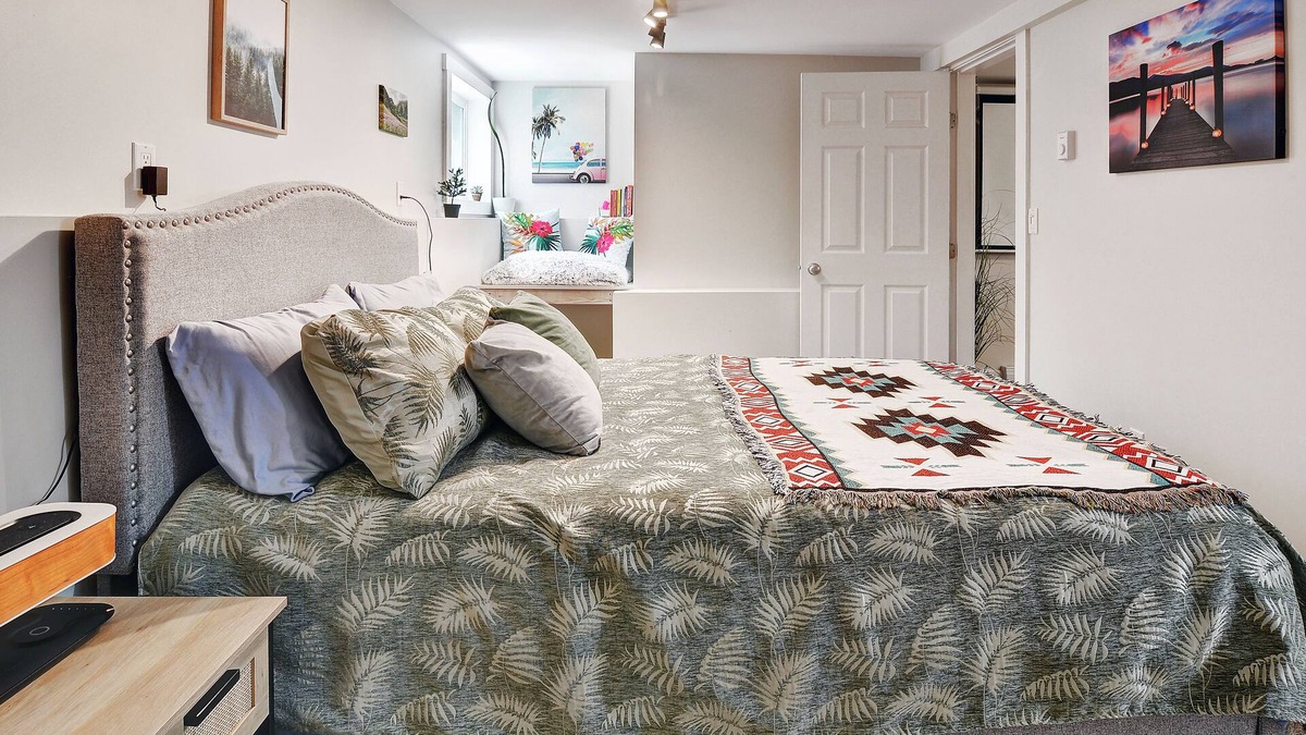 Heritage Downtown House | Cozy 1-BR suite with ocean views, full kitchen, projector, and garden