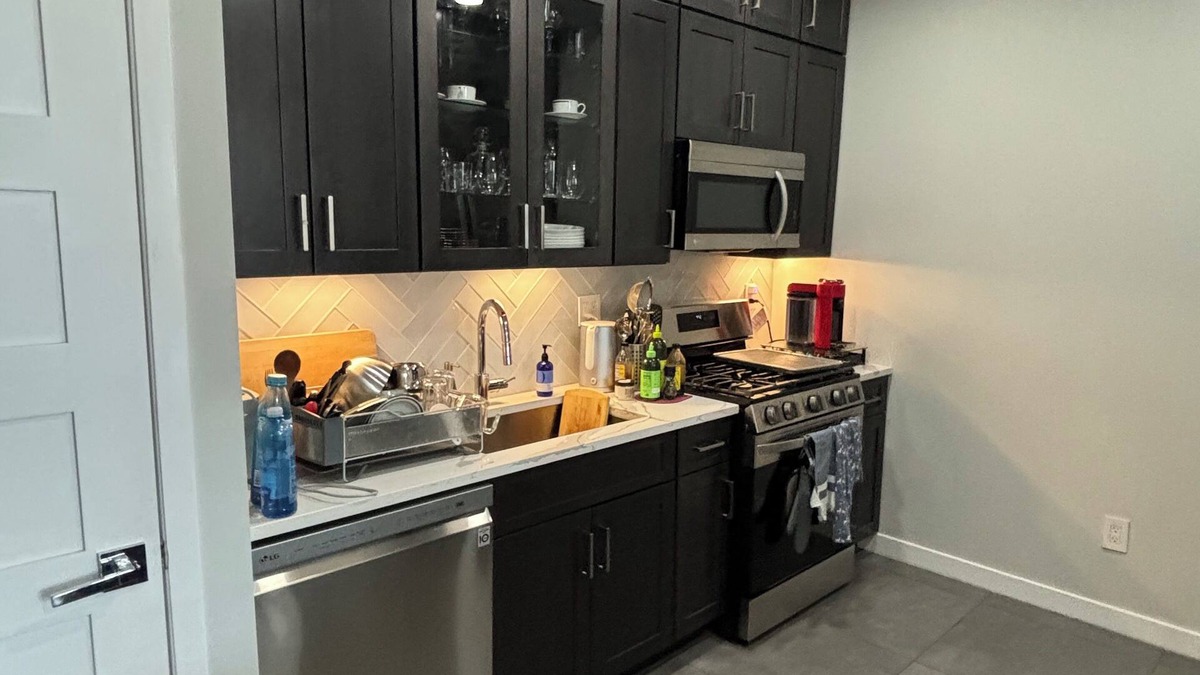 Yonkers Condo | Cozy 1-private room in a shared condo with AC and WiFi in Yonkers