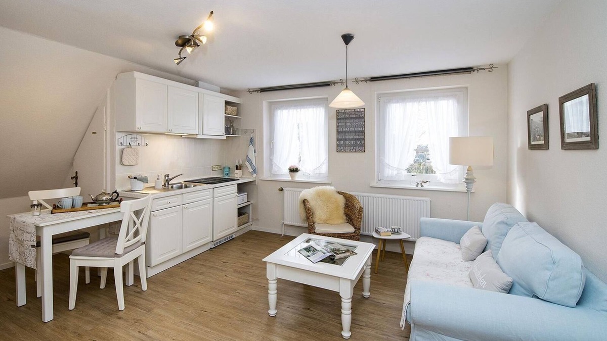 Tinnum Apartment | Cozy 1-room apartment for 2 persons, WLAN, parking facilities nearby.