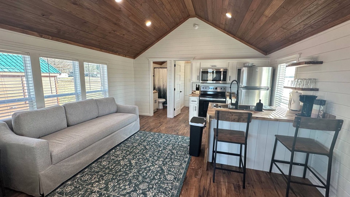 Cullman Cabin | Cozy 101 Cabin 1 bdrm on Smith Lake Located beside Smith Lake Park Boat Ramp