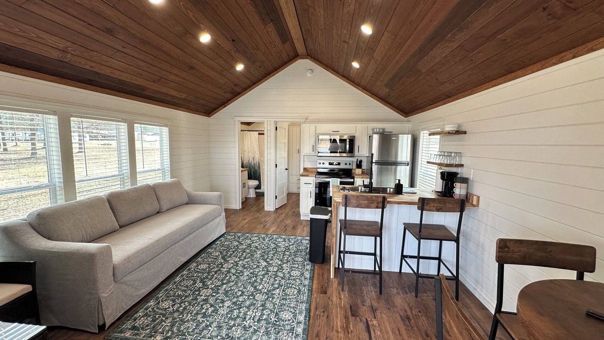 Cullman Cabin | Cozy 102 Cabin 1 bdrm on Smith Lake Located beside Smith Lake Park Boat Ramp