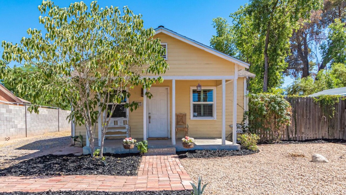 Midtown House | Cozy 1930's Bungalow Beautifully Redone in Quiet Phx Neighborhood with Huge Yard
