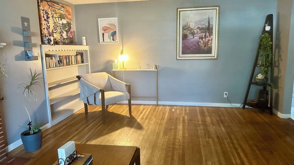 Mansfield Apartment | Cozy 1950s Ranch House