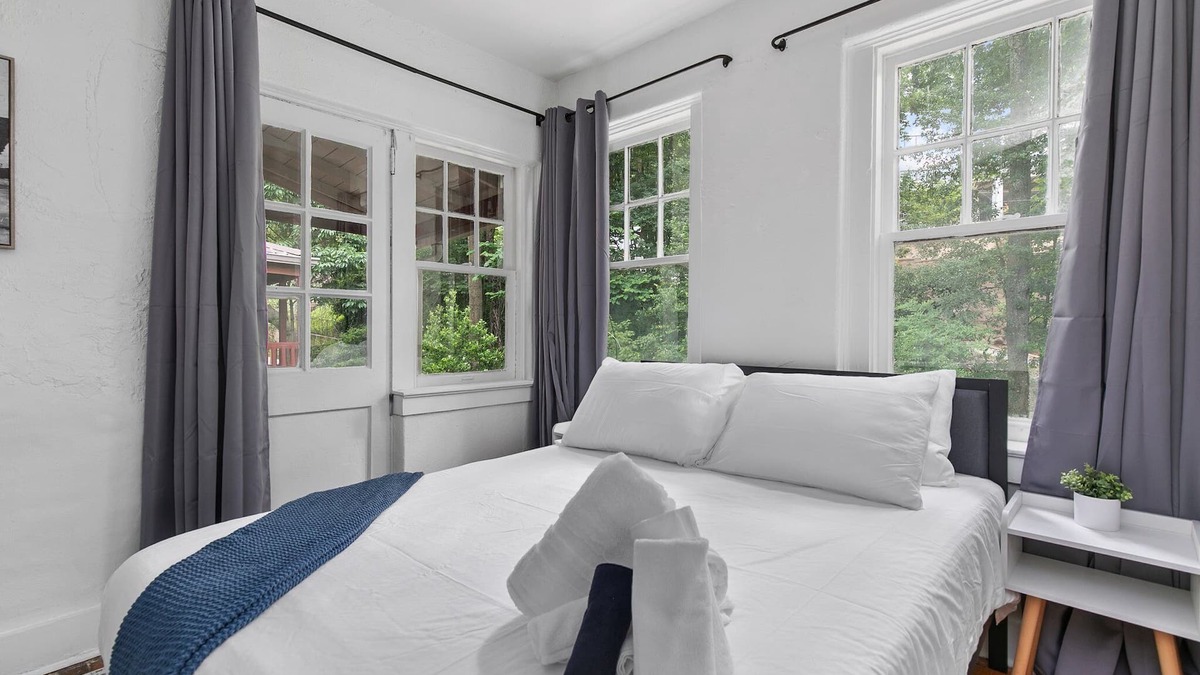 Redmont Park Apartment | Cozy 1bd-Mins to UAB and Downtown + Fast WiFi