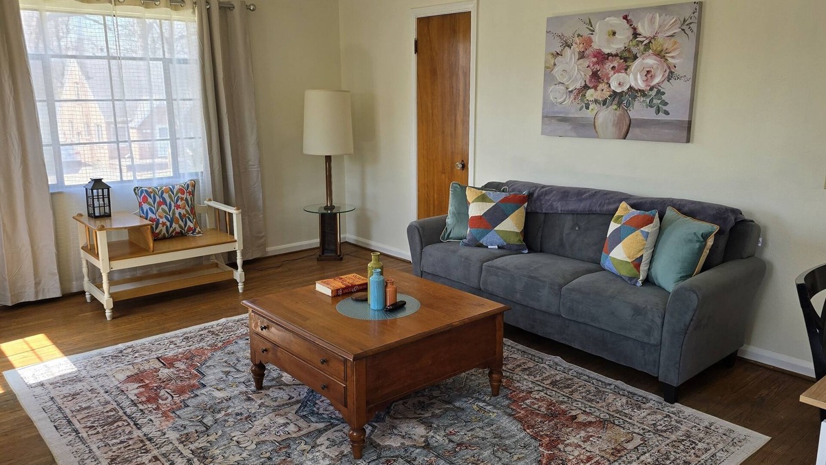 Ottawa Apartment | Cozy 1Bed/1Bath unit, Pets OK, Close to ProMedica, UT.